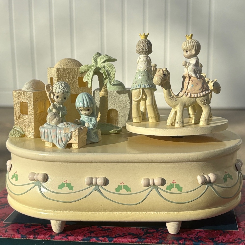 Precious moments nativity lighted action musical "Flight into into Egypt" Ensco - Picture 3 of 17